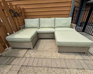 Woven L-Sofa w/Table & Pads
