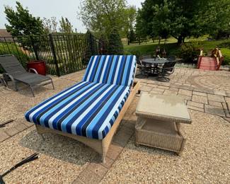 Large Woven Lounger w/Pad