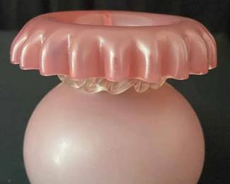 Pink Victorian Vase With Rigaree
