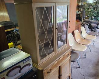 China cabinet 