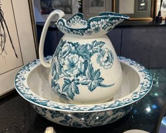 94. Basin 16" x 5" & Pitcher 12" Chamber Set Christmas Roses England