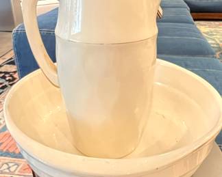 133. Villeroy & Boch 2pc Pitcher and Bowl Set