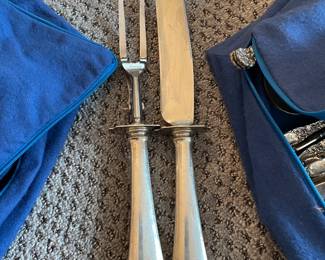 105. Vintage 2 Piece Carving Set