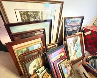 artwork , picture frames