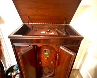 1930 majestic radio phonograph 