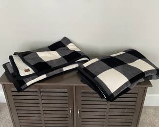 A41 - $15 PAIR of matching BH&G Throws.