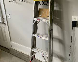 A69- $30. Model A304 4' step ladder.