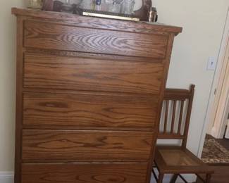 Oak chest of drawers
