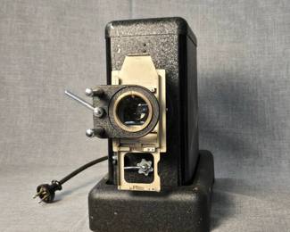 003 Leica Leitz Diaprojektor VIII Antique Projector With Extra Lens And Chest Case.