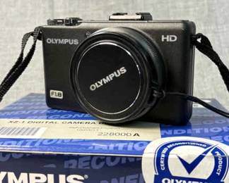 Olympus XZ1 10 MP Digital Camera With F1.8 Lens UNTESTED
