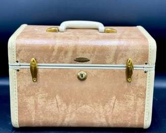 121 LOT. Vintage Samsonite Train Travel Case with Key
