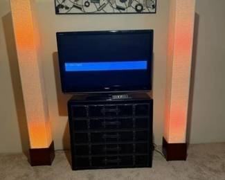 71 LOT. Toshiba Flat Screen TV