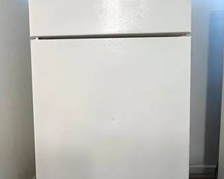 135 LOT. White Hotpoint Refrigerator Freezer- DOUBLE SWING