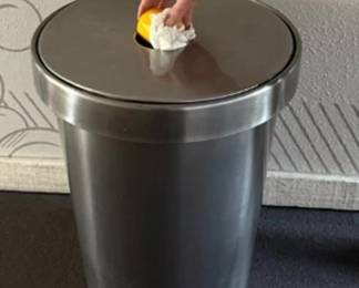 20 LOT. Large Stainless Steel Trash Can w Lid