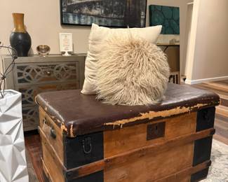 189 LOT. Vintage Wood and Leather Trunk Chest 1 of 3 pics