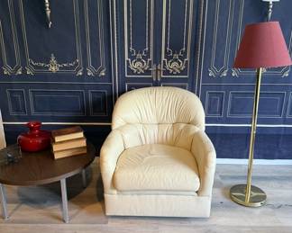 30 LOT. Chiffon Leather Swivel Chair McKinley Leather