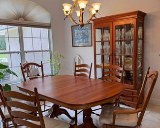 Beautiful Cherry 🍒 dining room set