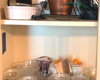 116 - Cabinet Lot (2 Shelves)