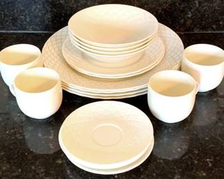 118 - 17 Piece Dish Set (Unbranded)
