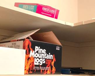 319 - Shelf Lot (2 top shelves) contents not verified