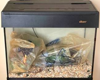 237 - Fish Tank & Contents - 18" x 21" x 12" You are buying a used as-is electric/electronic item. We do not guarantee all components are present, and if it is not expressly stated, it is untested.