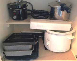 107 - Cabinet Lot (2 Shelves)