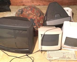 242 - Lot of Assorted Items You are buying a used as-is electric/electronic item. We do not guarantee all components are present, and if it is not expressly stated, it is untested.