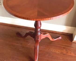 436 - Round Table - 27" x 20"