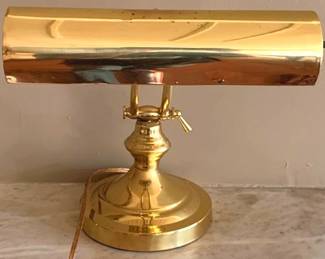 439 - Lamp - 10" Tall You are buying a used as-is electric/electronic item. We do not guarantee all components are present, and if it is not expressly stated, it is untested.