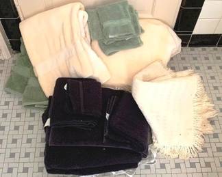 193 - Lot of Assorted Towels/Linens