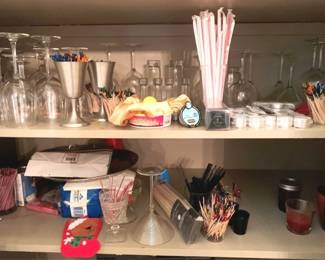139 - Closet Lot (2 Shelves)
