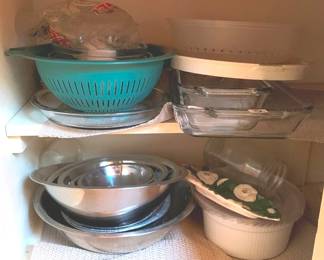 148 - Cabinet Lot (2 Shelves)