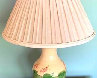 184 - Lamp - 21" Tall You are buying a used as-is electric/electronic item. We do not guarantee all components are present, and if it is not expressly stated, it is untested.