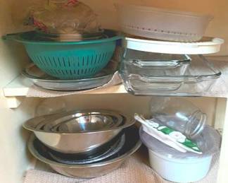 108 - Cabinet Lot (2 Shelves)