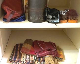252 - 2-shelf lot