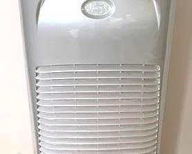 228 - Hunter Standing Fan - 32" Tall You are buying a used as-is electric/electronic item. We do not guarantee all components are present, and if it is not expressly stated, it is untested.