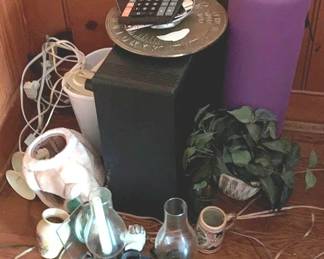 371 - Lot of Assorted Items You are buying a used as-is electric/electronic item. We do not guarantee all components are present, and if it is not expressly stated, it is untested.