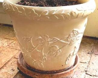 402 - Plastic Planter - 15" x 16"