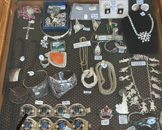βNancyβs Gemsβ available
Fine Jewelry Gold/Sterling/Pearls
Some Costume / Signed Jewelry
(11) Pics showing some pieces