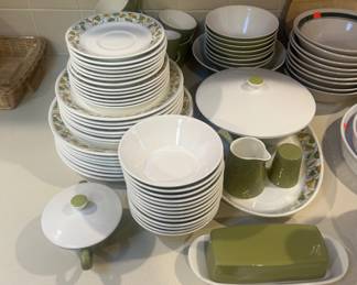 Carefree, XL casual China accent pattern, eight place settings plus accessories