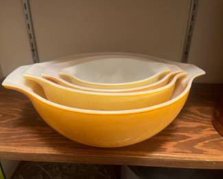 Pyrex nesting bowls