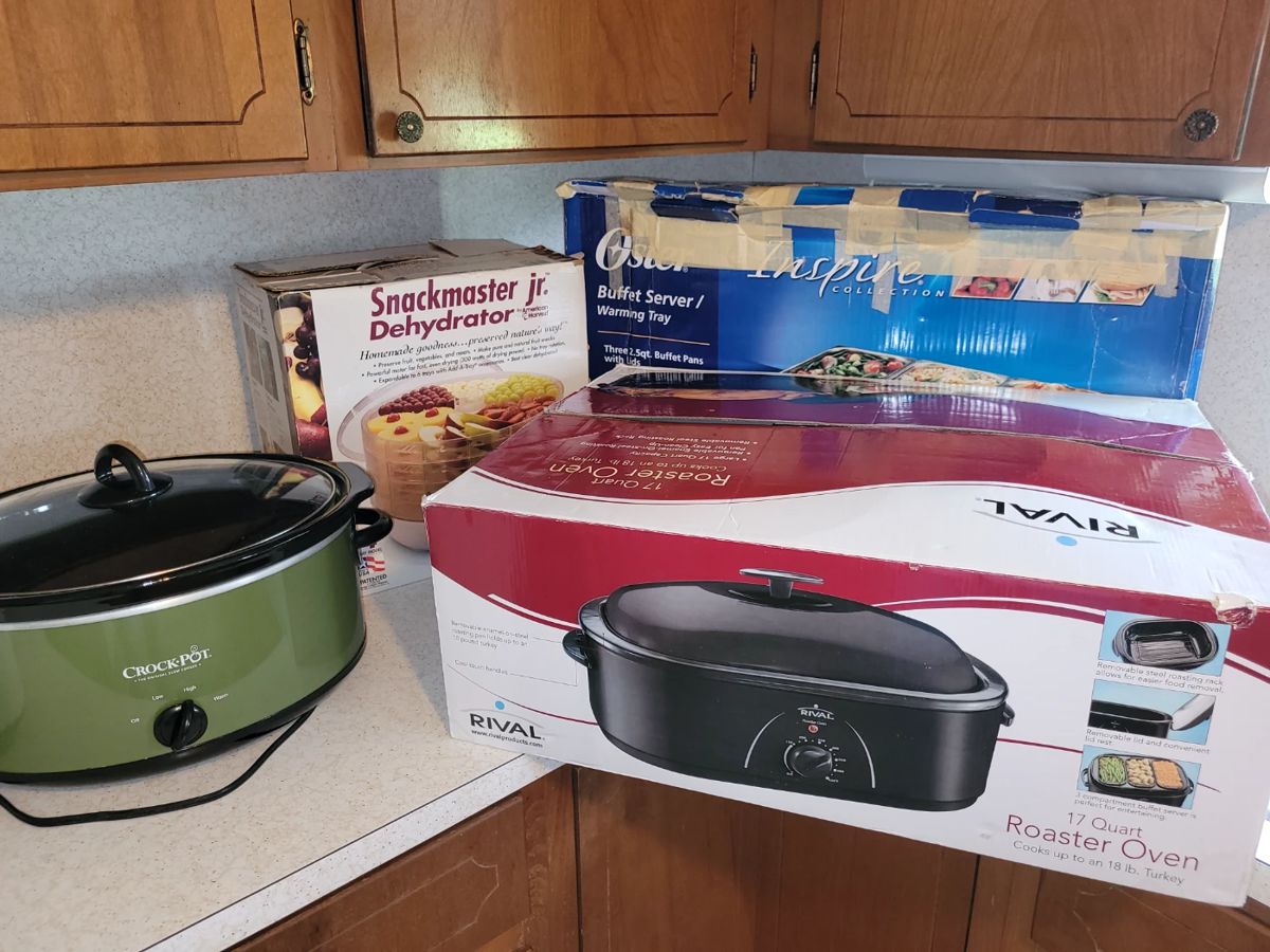 Crockpot, Dehydrator, Roaster Oven, 3 Tray Serving/Warming Tray