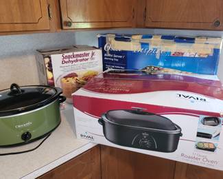 Crockpot, Dehydrator, Roaster Oven, 3 Tray Serving/Warming Tray