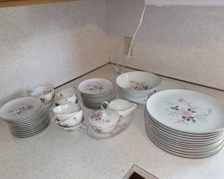 12 serving dinnerware (51 pieces)