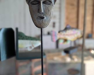 Head on stand