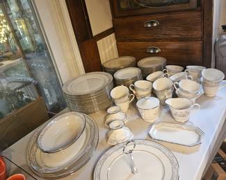 Lenox 18 place setting China plus serving pieces
