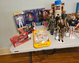 Asst action figures, boxed TV personalities 2 race cars