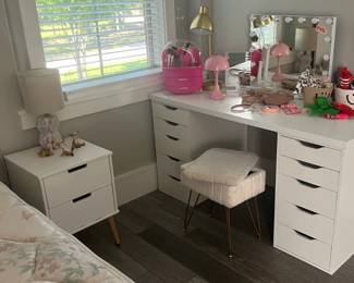 Vanity and all the accessories