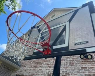 Outdoor basketball hoop