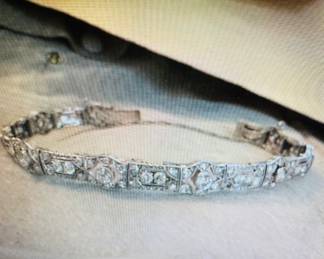 Platinum and diamond tennis bracelet